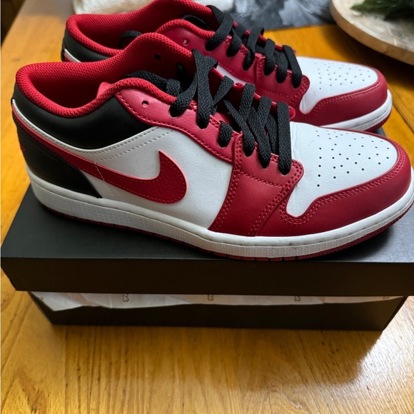 Air Jordan 1 lows - Picture 2 of 3